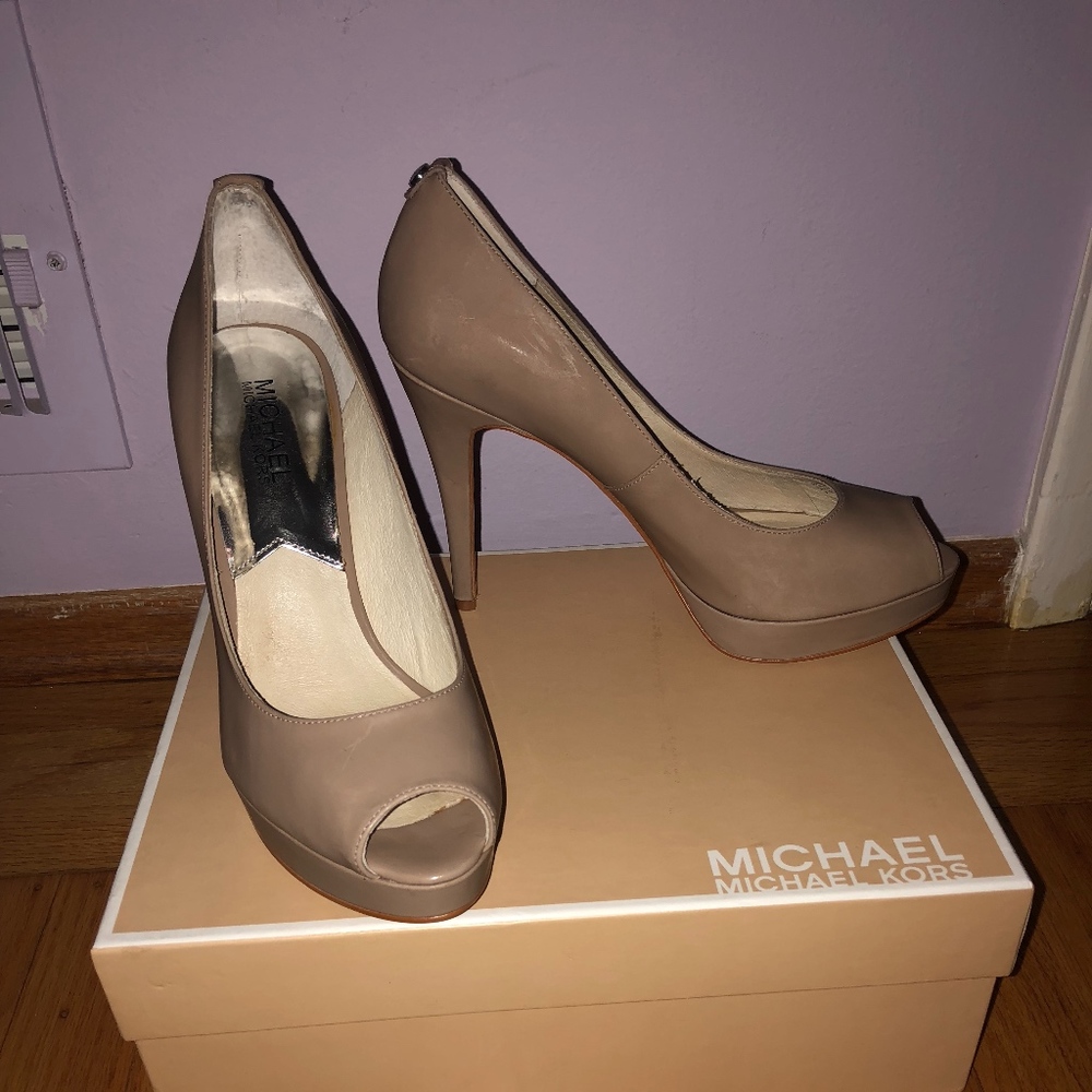Michael Kors Nude Pumps